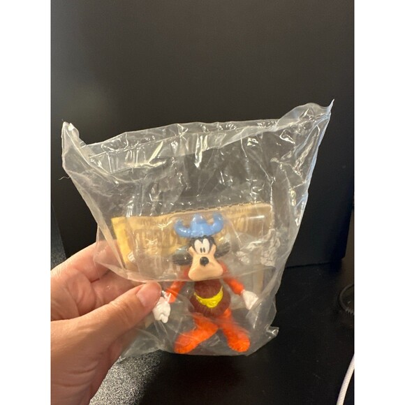 Disney Goofy in Norway 1993 McDonald’s EPCOT Happy Meal Toy Sealed - Picture 7 of 7